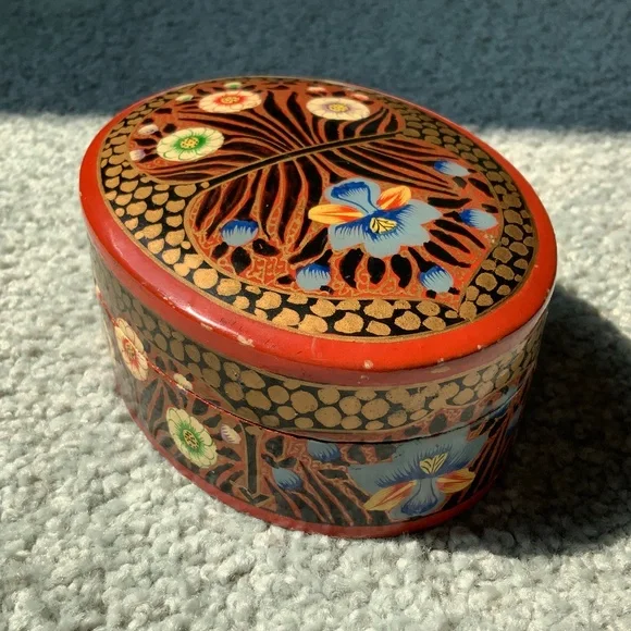 Hand Painted Oval Shaped Two Piece Trinket Box - Picture 7 of 7